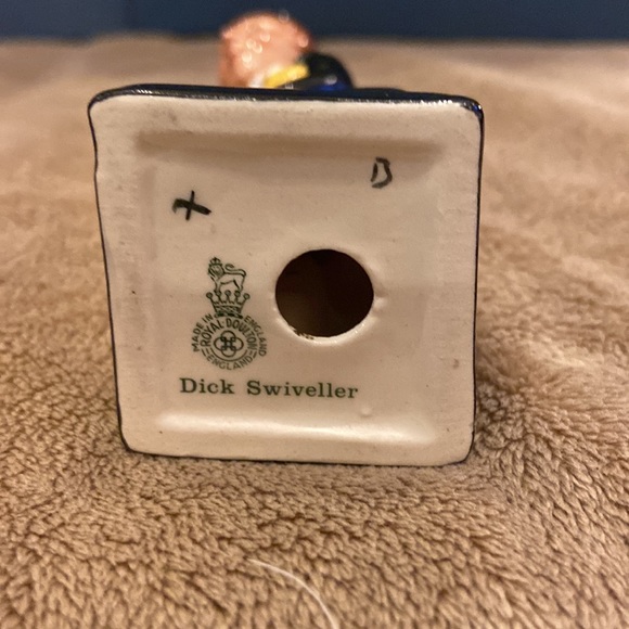 Rare Royal Doulton Dickens porcelain figurine “Dick Swiveller “ 4 1/2” tall - Picture 5 of 6